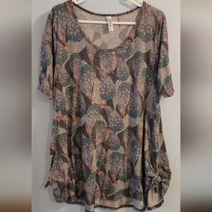 LuLaRoe Top Side slits fun Geometric pattern size Large L Short Sleeve Shirt